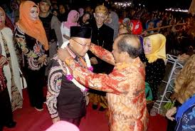 Sedangkan jika pameran akan diadakan di luar sekolah, maka perlu memiliki izin dan pemberitahuan kepada instansi pemerintah yang berwewenang. Bupati Apresiasi Kinerja Panitia Pameran Pembangunan 2017