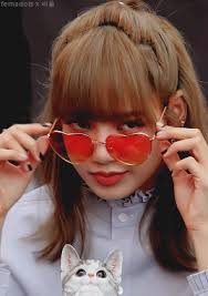  A Vida De Lisa Manoban E Movida De Golpes E Muitas Falcatruas Ela S Romance Romance Amreading Books Wattpad Blakpink Blackpink Fotos Em Grupo