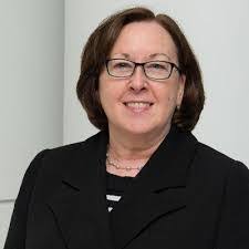 Ellen Barclay's Instagram, Twitter & Facebook