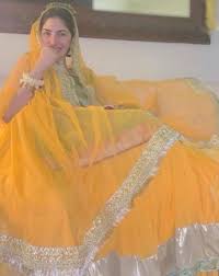 See more ideas about pakistani actress, pakistani dresses, pakistani bridal wear. Hamza Ali Abbasi S Bride To Be Naimal Khawar Glows In A Traditional Yellow Lehenga On Her Mehndi Masala Com