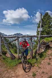 Ride The Dolomites Unsere Guides Stellen Sich Vor Bike Hotel Mountain Biking Mountainbike