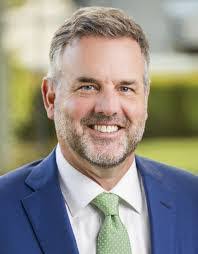 Daryl Guyton's Instagram, Twitter & Facebook