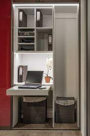 verstecktes homeoffice integriert im wandschrank wohnzimmer schreibtisch einbauschrank einbauschrank buro