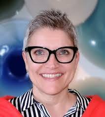 Kelli Reichert's Instagram, Twitter & Facebook