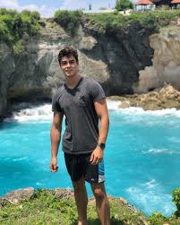 77 6k Likes 790 Comments Raf Miller Rafaelmiller On Instagram Bali Saves Me Some Time Because Photography Poses For Men Cute White Guys Cute White Boys