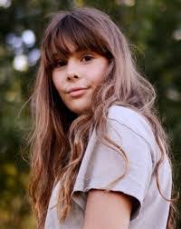 Juliette Perez's Instagram, Twitter & Facebook