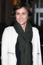 Also on twitter and youtube. Elle A Dit Oui A Sa Compagne Le Mariage Secret De Jodie Foster