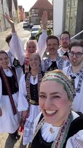 Der Heimattag der Siebenbürger Sachsen in Dinkelsbühl ist jedes Jahr ein  riesiges Gemeinschaftsprojekt. Zählt man auch die Teilnehmer des  Trachtenumzuges dazu, sind es weit über 1000 Menschen, die am ...