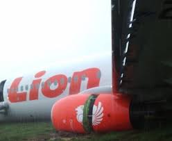 Lion air pontianak, indonesia address : Lion Air Jt714 Skids Off Runway While Landing At Pontianak Airport Indonesia Kupocity