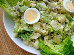 Voici La Recette Super Facile Etape Par Etape De La Delicieuse Salade Moscovite Une Recette Trouvee Dans Un Livre De Cuisine Russe Recettes De Cuisine Salade