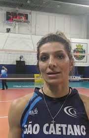 A atleta Mariana Blum @mari_blum13 , da Associação Atlética São Caetano  @saocaetanovolei , conversou com o repórter Luiz Campos após a partida  frente ao Brasília Vôlei. Mariana Blum falou sobre a ...