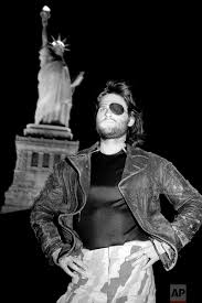 It's a truth universally acknowledged that kurt russell's performance as snake plissken in escape from new york is one of the greatest things to ever happen on film. Ap Images On Twitter Snake Plissken Played By Actor Kurt Russell Poses Near Statue Of Liberty In Nyc Otd In 1980 During Filming Of Escape From New York Https T Co D8xy06exvm