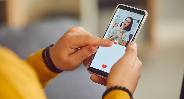 Before Meeting an Online Match, Learn How to Check a Dating Profile Picture Before You Meet