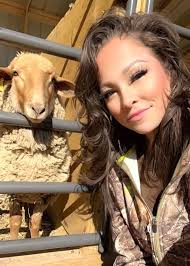 Hey all!! I'm looking for friends to engage with ♥️ F4F