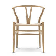 Der stuhl ist eine weiterentwicklung eines designs, das wegner 1950 exklusiv der esszimmerstuhl ch26 ist teil einer serie von ikonischen stühlen, die wegner für carl hansen & søn entworfen hat. Hans J Wegner Stuhl Sessel Tisch Connox Shop