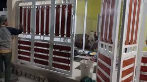 Penggunaan pagar hitam dengan orientasi horizontal berpadu warna terang membuat rumah tampil modern. Pintu Lipat Minimalis Youtube