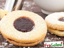 Ovviamente potete farcirli a vostro piacimento,anche col cioccolato! Occhi Di Bue Farciti Con Crema Di Cioccolato E Nocciole Ricetta Di Fragolosi