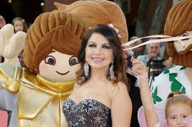 Since the topic of cristina d'avena and her absolutely stunning songs has surfaced on this blog in the petali di stelle per sailor moon (1998): Gnvgc8xvnimdmm