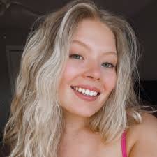 Sarah Venables (@sarahreese_)