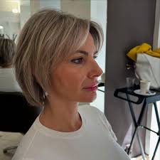 Technika barvení Airtouch . Kadeřnice Emma.