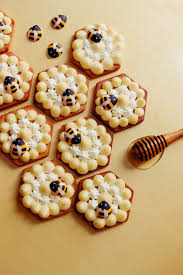 La Ruche Du Miel Et Des Abeilles Qui A Vole Les Tartes Mini Tarte Patisserie Tarte