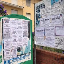 Affissioni mortuarie selvagge a Minturno