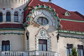 Obiective principale de vizitat la palatul vulturul negru: Palatul Vulturul Oradea Lotus Oradea Magazine