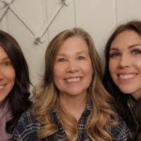 Vicki Knoll's Instagram, Twitter & Facebook