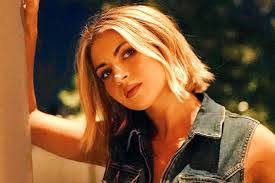 Natalia Cuglievan's Instagram, Twitter & Facebook