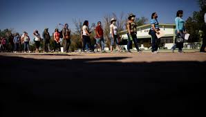 El gobierno y las comunidades autónomas se reunieron ayer en el seno del consejo interterritorial para evaluar, entre otros asuntos, la posibilidad de que los ciudadanos de 40 a 49 años reciban la vacuna contra el coronavirus de janssen. A1ndfc7srcej3m