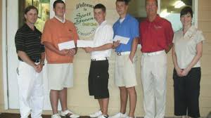 Schroeder's hole-in-one has him dancing the hula