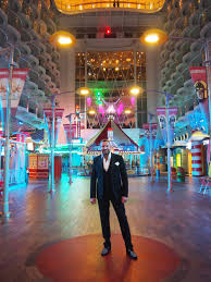 Prima cursă va avea loc în 2022. Catalin Botezatu Vacanta Inedita Pe Cel Mai Mare Vas De Croaziera Din Lume Divertisment Eva Ro