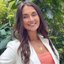 Kara Groh's Instagram, Twitter & Facebook