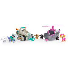 Everest gets stuck on a mountain pass after some heavy rock fall. Paw Patrol Animal Rescue Skye Und Everest Smyths Toys Superstores