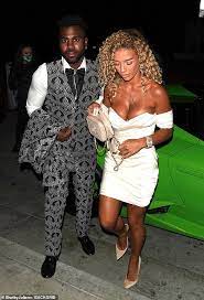 Sport1 fasst die reaktionen zusammen. Jason Derulo Geniesst Die Nacht Mit Freundin Jena Frumes Die Begeistert In Rassig Low Cut Kleid Aktuelle Boulevard Nachrichten Und Fotogalerien Zu Stars Sternchen