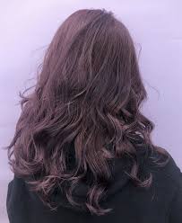 髪型 髪色 ヘアカラー ヘアスタイル トレンド 外国人風 透明感 小顔 グラデーションカラー インナーカラー ハイライトカラー ブラウン ベージュ グレージュ 紫 ラベンダー ヘアスタイル ロング 紫 ヘアカラー 髪 色