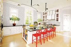 The chess pattern, white, red and the other small ornaments are awesome as the addition to this theme. Kitchen Decorating Ideas Unique Kitchen And Cafe Decor Accessories And Wall Hangings