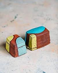 I was especially impressed with the glazing details, the kids are finally getting comfortable and familiar with the very difficult task of glazing their pots. Mastering Hand Building Techniques Tips And Tricks For Slabs Coils And More Mastering Ceramics Cobb Sunshine 9780760352731 Amazon Com Books
