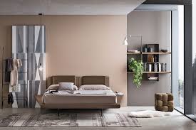 Per quanto riguarda le forme, queste sono soprattutto squadrate ed essenziali, in stile minimal chic come nelle camere da letto moderne berloni o come quelle proposte da lube. Tufano Arredamenti Cucina Lube