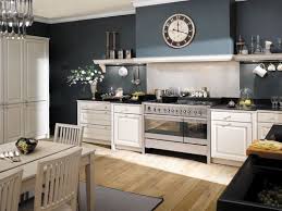 La cuisine blanche et noire contemporaine est élégante, minimaliste et moderne. Belle Idee Deco Cuisine Blanche Et Bleu Cuisine Blanche Cuisine Rustique Tapisserie Cuisine