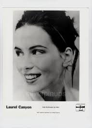 Laurel canyon, bir çok müzisyen, aktör, aktrist ve bohem hayatı sürenlerin yaşadığı bir yerdir. Orig 2001 Kate Beckinsale Dazzling Smile Laurel Canyon Close Up Portrait Silverpinups