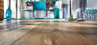 Linoleum Holzoptik 23 Elegante Interieurbeispiele Bodenbelage Fliesen Innendesign Zenideen Holzoptik Inneneinrichtung Linoleum