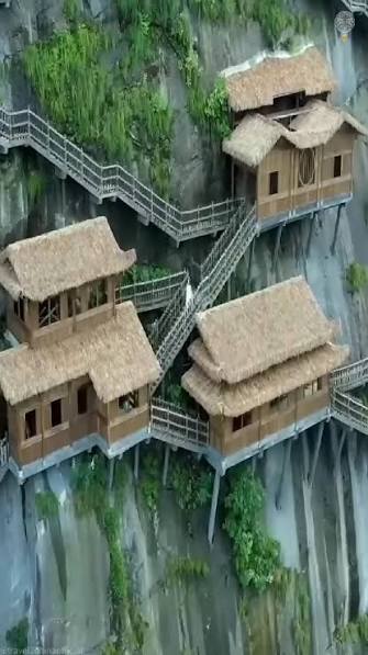 قرية الجرف المعلّقة في الصين قرية من عالم الخيال., #CliffVillage #HiddenVillage #IncredibleChina #TravelReels #AmazingPlaces #UnbelievablePlaces #ExplorePage #MountainLife #OffTheGrid #RemotePlaces ...