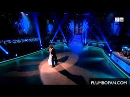 Denne høsten sendes tiende sesong av «skal vi danse» på tv 2, lørdager klokka 19:30. Skal Vi Danse Finale 2012 Intro Og Dans Youtube