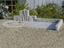 Bildergebnis fur sichtschutz garten granit sichtschutz garten granit garten am hang anlegen und schone hangbeete bepflanzen sloped garden garden fence plants. Granit Rasenmahkante Gartensteine Kiese Gartengestaltung Garten Freizeit Lorenz Baumarkt