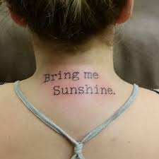 Más de 500 novedades diarias autodevoluciones envío gratis a partir de 29€ descubre la nueva colección de shein.com. Tatuaje En El Cuello Frase En Ingles De Letra De Imprenta Tattooimages Biz
