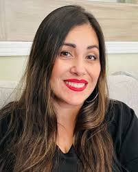 Laurie Hall's Instagram, Twitter & Facebook