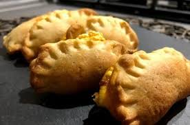 Diy Hausbett Mit Rausfallschutz Ikea Kura Hack Yumyums In 2020 Mini Pizza Weihnachts Snacks Lebensmittel Essen