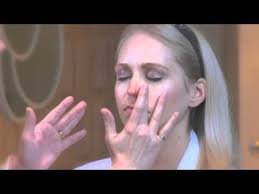 Votre Vu Tells How to Get Neve Campbell's Look