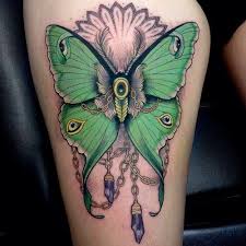 Lunar Moths Are Attracted To The Moon As A Source Of Light In Spiritual Terms They Signify Rebirth And New Beginnings Moth Tattoo Moth Tattoo Design Tattoos